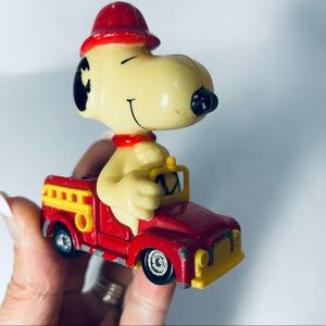 Snoopy firetruck metal truck vintage toy 1966